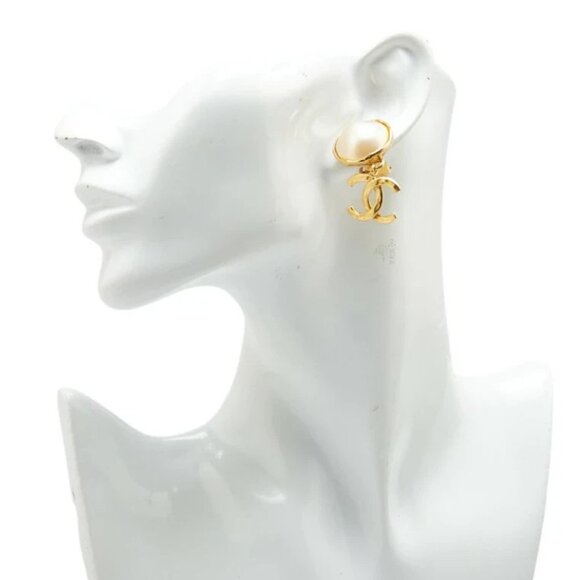 CHANEL CC Logos Pearl Dangle Drop Clip-On Earrings Gold Tone 94A w/Box #5986 - Picture 2 of 5